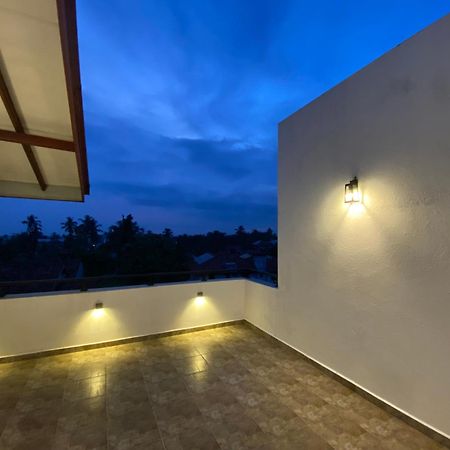 Srimadis Villa Near Airport - เนกอมโบ ภายนอก รูปภาพ