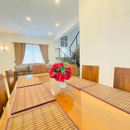 Srimadis Villa Near Airport - เนกอมโบ ภายนอก รูปภาพ
