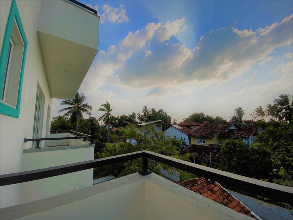 Srimadis Villa Near Airport - เนกอมโบ ภายนอก รูปภาพ