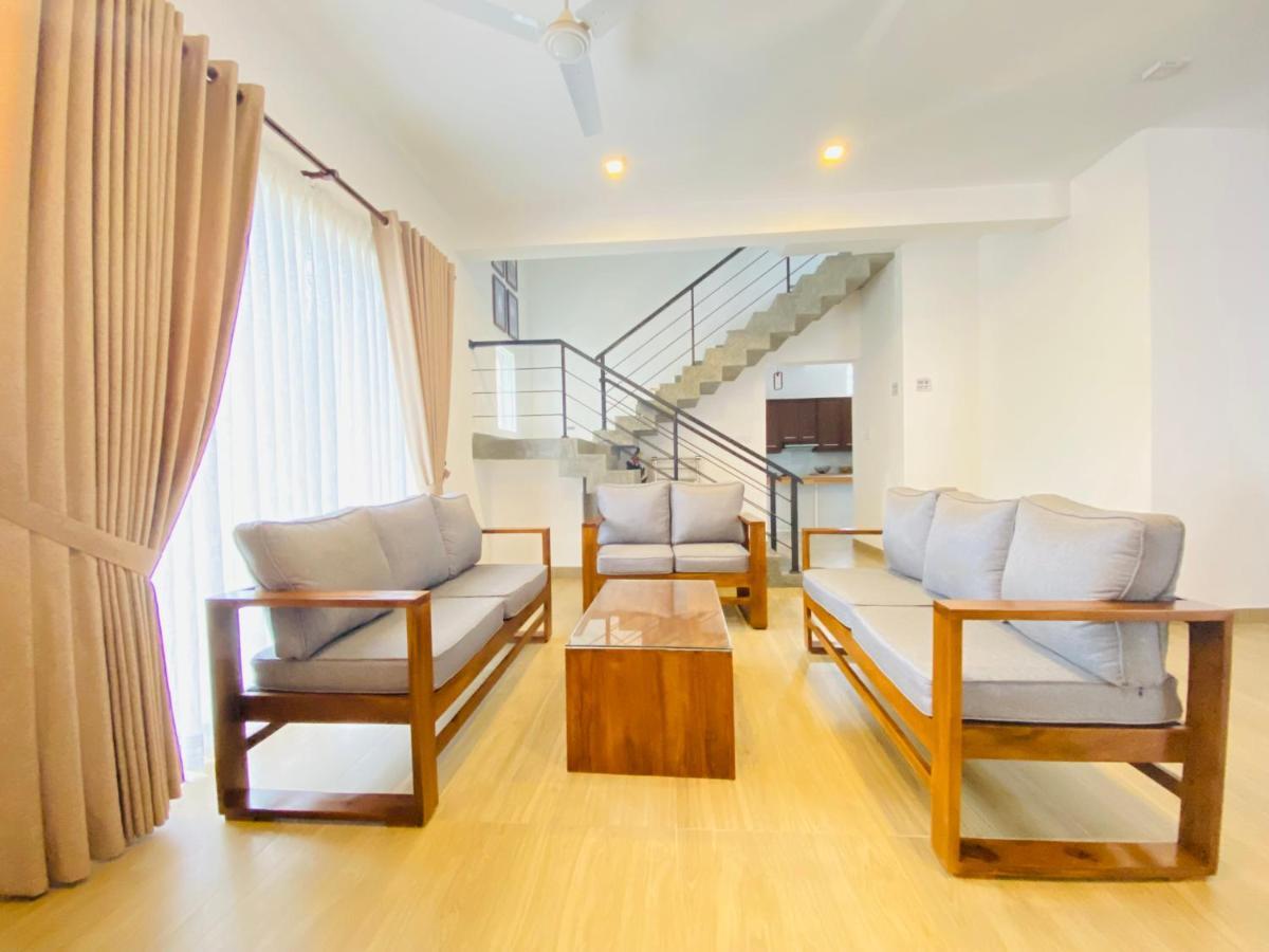 Srimadis Villa Near Airport - เนกอมโบ ภายนอก รูปภาพ