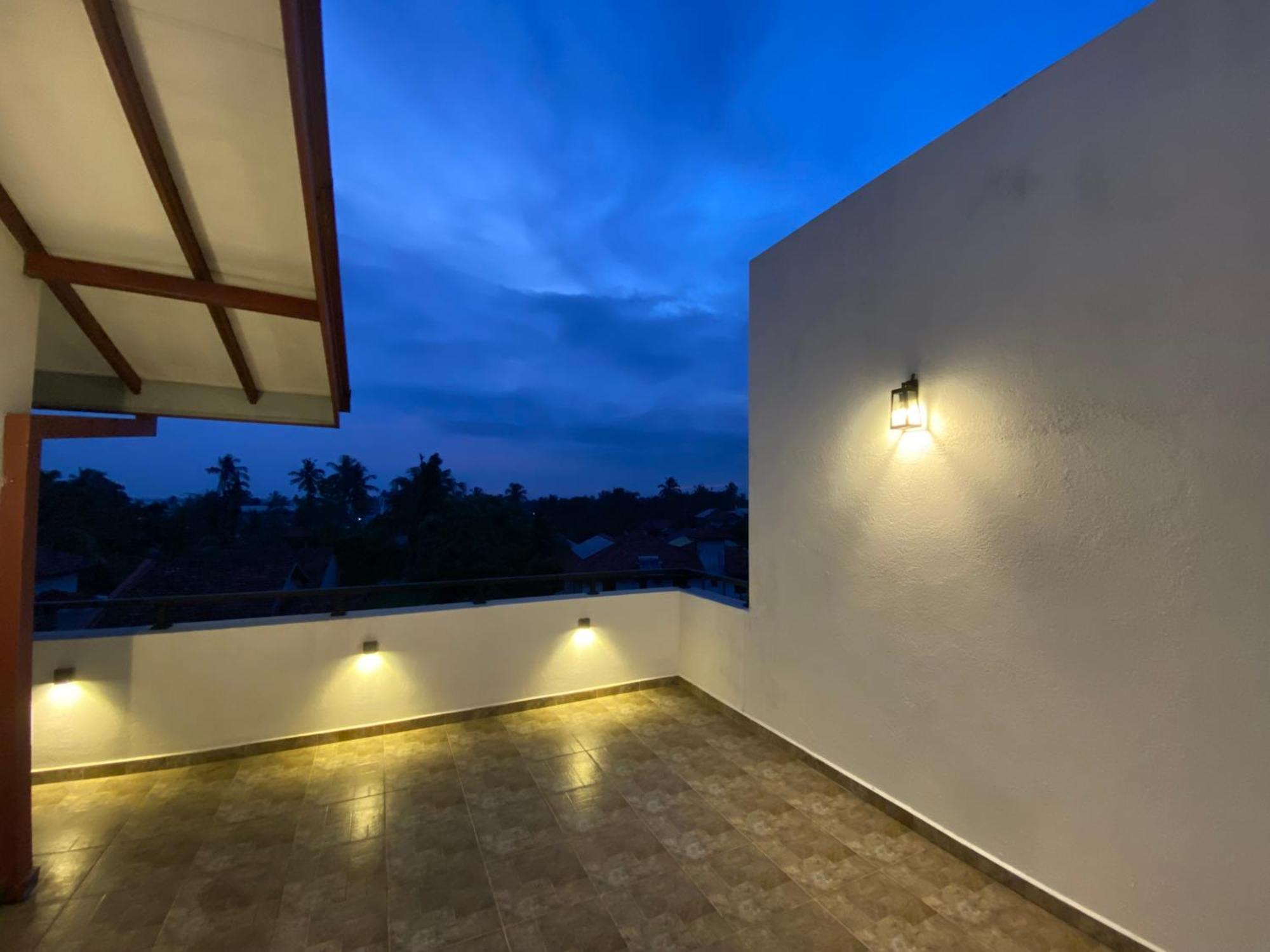 Srimadis Villa Near Airport - เนกอมโบ ภายนอก รูปภาพ